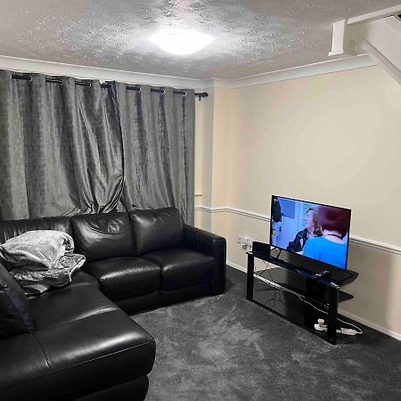 3 Bedroom Mid Terraced House Grays Exterior foto